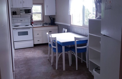 Cloyne Resort | Beach Side Cabin In North Frontenac