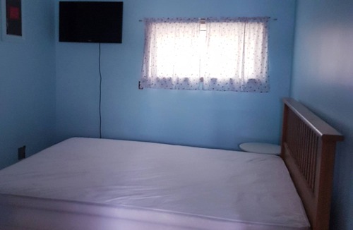 Cloyne Resort | Beach Side Cabin In North Frontenac