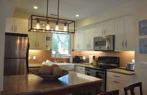 The Beaches House | Beach Vibe! Toronto Beaches 4bdrm Home w Parking