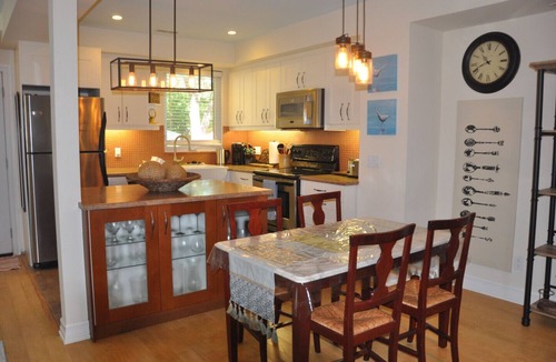 The Beaches House | Beach Vibe! Toronto Beaches 4bdrm Home w Parking