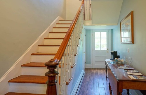 Still Pond Apartment | Beachcomber Suite