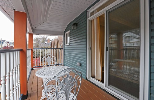 The Beaches House | Beaches House with 3 Bdrm & 3 Bath Sleep 8/parking