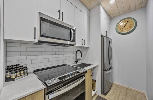 Penetanguishene Apartment | Beachfront Apt-Patio/Huge Beach!