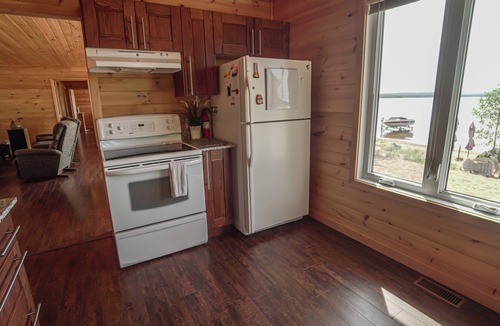 Killaloe Cottage | Beachfront
