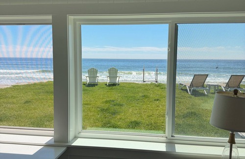 Biddeford Cottage | Beachfront cottage on Fortunes Rocks Beach