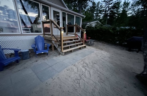 Killaloe Cottage | Beachfront Cottage Perfect for Family Getaways w/beach firepit, dock.