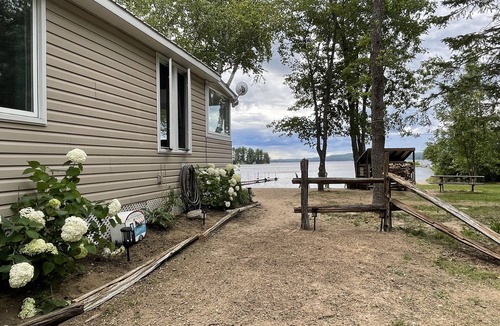 Killaloe Cottage | Beachfront Cottage Perfect for Family Getaways w/beach firepit, dock.
