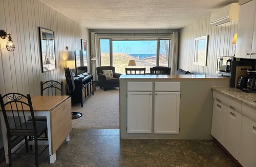 Duluth Apartment | Beachfront Getaway on Park Point - Easy Walking Distance to Canal Park