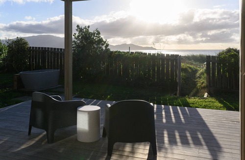 Waikanae House | Beachfront, Old Beach Pods - Te Moana