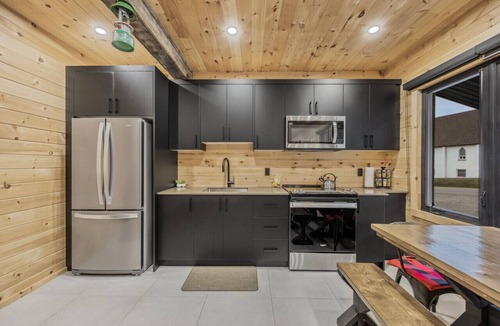 Penetanguishene Apartment | Beachfront Retreat - Huge beach/water toys!