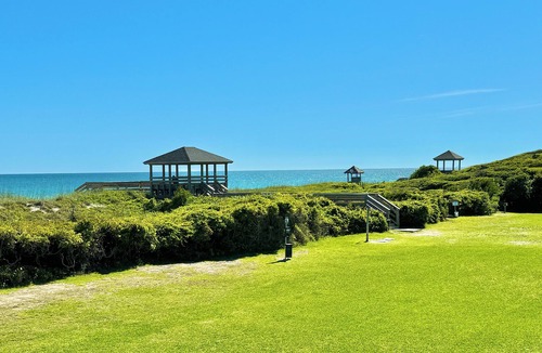 Atlantic Beach Condo | BEACHSIDE COMMUNITY 2nd Floor Private Beach Access Pool Kitchen BBQ Grills