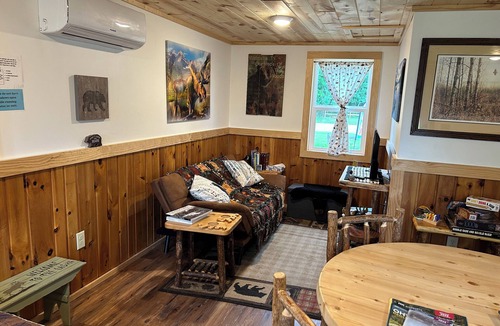 Federal Dam Cabin | Bear Den Cabin - 3 blocks from the iconic Federal Dam and Leech Lake!