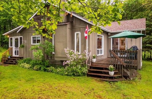 Huntsville Cottage | Bear Essentials Lakefront Hideaway