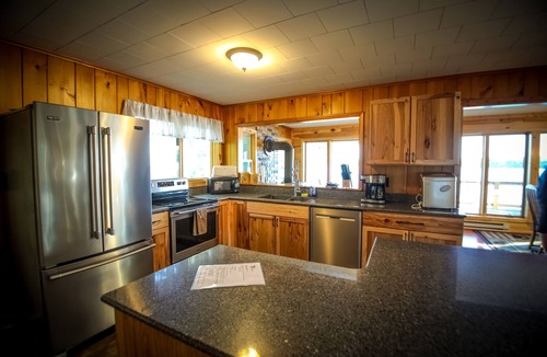 Crane Lake Cabin | Bear Island getaway.Escape to this cozy cabin near Voyageurs National Park
