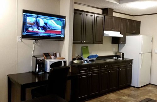 Shaunavon Hotel | Bear's Den Lodge