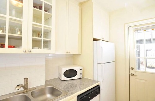 Roncesvalles Village House | Beautiful 1 Bedroom Garden Apt In Roncesvalles High Park.