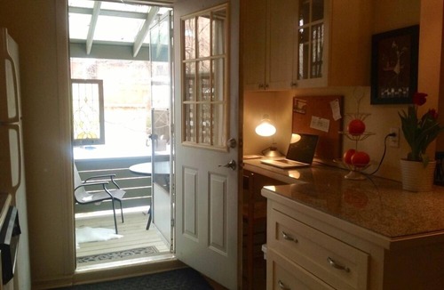 Roncesvalles Village House | Beautiful 1 Bedroom Garden Apt In Roncesvalles High Park.
