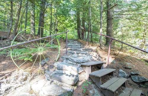 Minden Hills Cottage | Beautiful 2 bdrm cottage with fireplace and a view in Minden Hills-Pet Friendly!