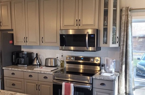 Coe Hill Cottage | Beautiful 2 Bedroom Waterfront Cottage