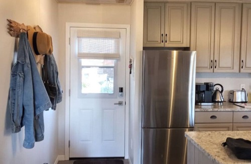 Coe Hill Cottage | Beautiful 2 Bedroom Waterfront Cottage