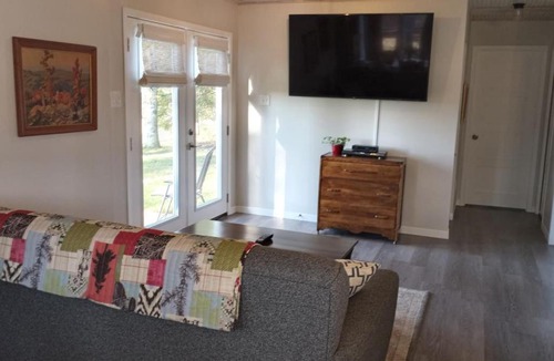 Coe Hill House | Beautiful 2 Bedroom Waterfront Cottage
