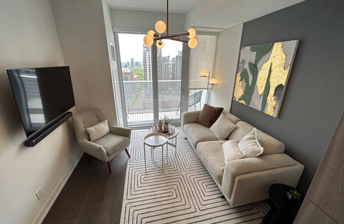 Willowdale Condo | Beautiful 2-Br, 2-Bath Easy Public Transit/Parking