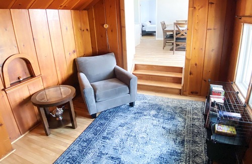 Bridgenorth House | Beautiful 3 bedroom cottage on Chemong Lake with 100 ft of sandy waterfront.