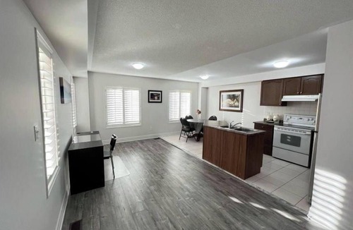 Meadowvale Village House | Beautiful 3 bedroom & 3-bathroom vacation home near Toronto Pearson Airport
