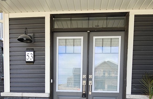Welland House | Beautiful 4-bedroom house with WiFi and AC in wonderful Welland lic# 289.
