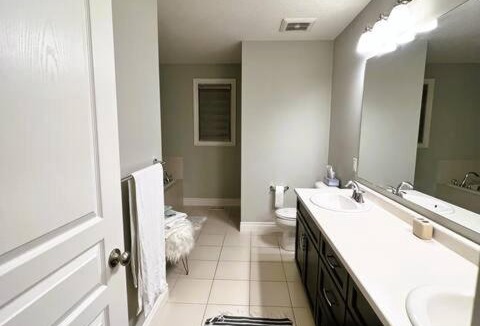 London House | Beautiful 4 Bedroom House With a Indoor Fireplace