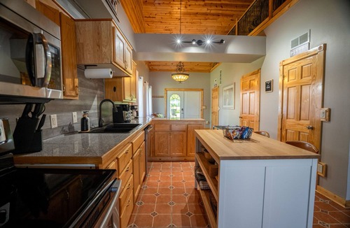 Backus Cabin | Beautiful 4-bedroom Lakefront cabin on Portage Chain of lakes in Backus