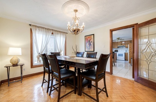 Lakeview House | Beautiful 4 BR Home by Sherway Gardens, Lakeshore