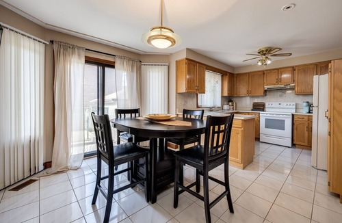 Lakeview House | Beautiful 4 BR Home by Sherway Gardens, Lakeshore