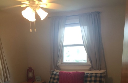 South Haven Cabin | Beautiful and Clean 2 Bedroom Cottage on Clearwater Lake