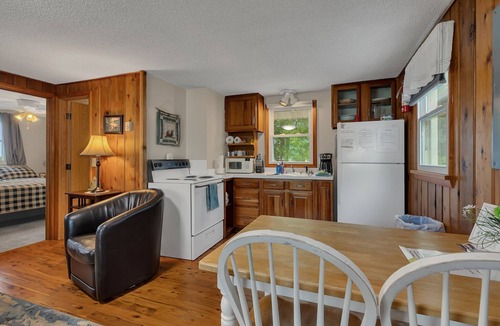 South Haven Cottage | Beautiful and Clean 2 Bedroom Cottage on Clearwater Lake