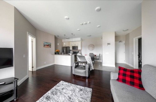 Riverside Condo | Beautiful and Elegant Executive Rental for Longer term stays. 2 BR, 2 Bath.