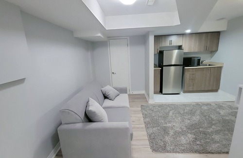 Brampton Apartment | Beautiful and unique apartment. Quick Access to Greater Toronto Area GTA.