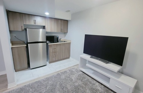 Brampton Apartment | Beautiful and unique apartment. Quick Access to Greater Toronto Area GTA.
