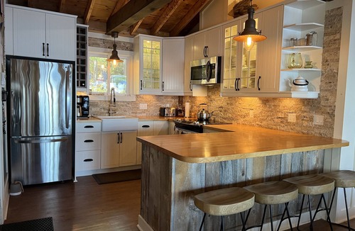 Havelock-Belmont-Methuen Cottage | Beautiful Belmont Lake Cottage
