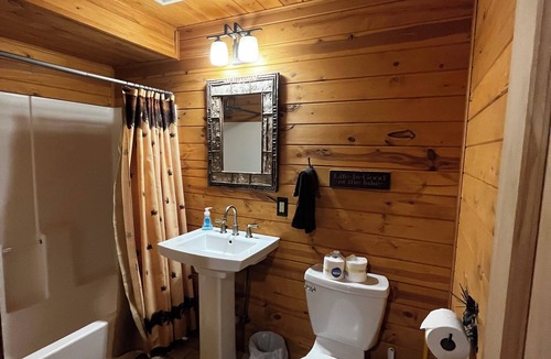 Isle Cabin | Beautiful Black Bear Log Cabin ON Mille Lacs Lake