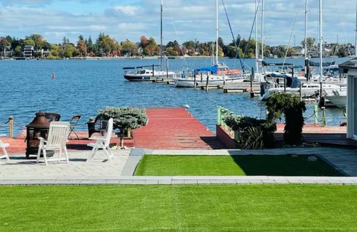 Pickering House | Beautiful Breezy Lake House!