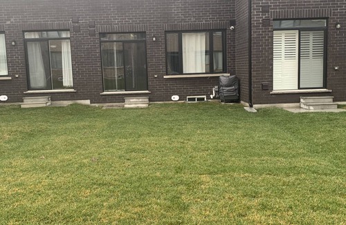 Lindsay House | BEAUTIFUL & CLEAN LINDSAY TOWNHOME (MINS TO SHOPS)