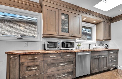 Erin Mills House | Beautiful clean single detached home, 3brm with king bed and 4pc ensuite,