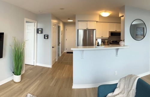 Humberwood Condo | Beautiful condo view in Toronto, great amenities, mins from airport and highways