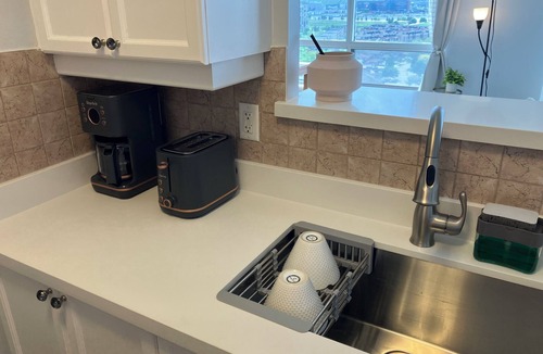 Humberwood Condo | Beautiful condo view in Toronto, great amenities, mins from airport and highways
