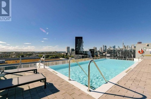 Riverdale Condo | Beautiful corner unit with floor to ceiling windows in prime South Riverdale