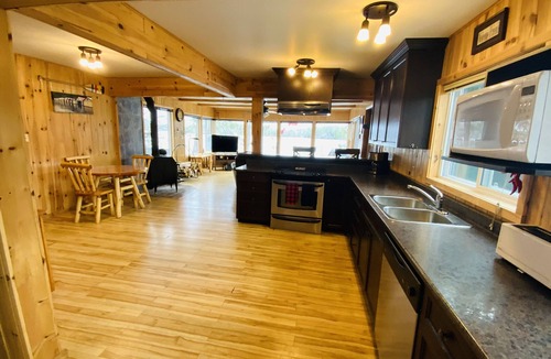 Nairn Centre Cottage | Beautiful Cottage for Rent: With sauna steps away from the lake only $3,000/week
