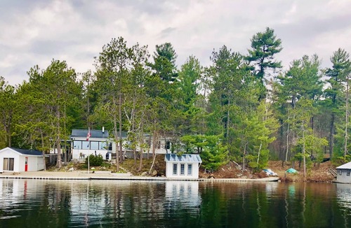 Nairn Centre Cottage | Beautiful Cottage for Rent: With sauna steps away from the lake only $3,000/week