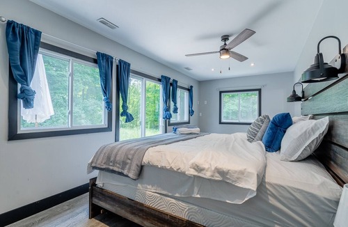 North Kawartha Cottage | Beautiful Cottage near Chandos Beach with Hot Tub