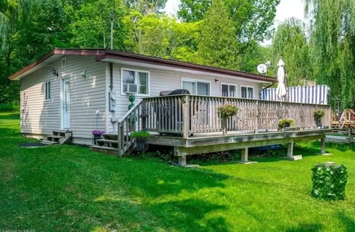 Otonabee-South Monaghan Cottage | Beautiful Cottage Rice lake. 14’ft Hottub & Sauna
